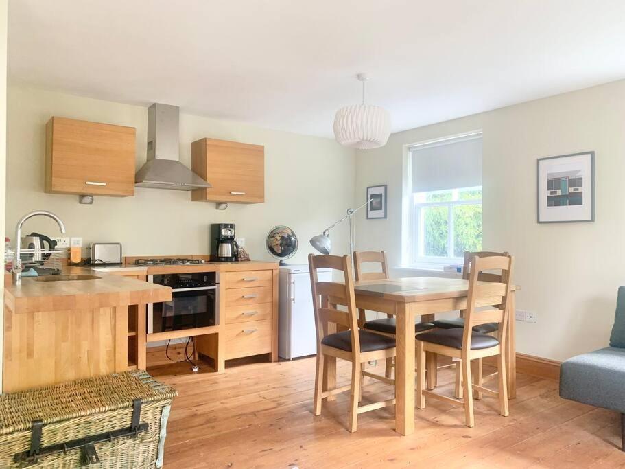 Delightful Ely House Bright And Warm With Cathedral View Apartment Exterior photo